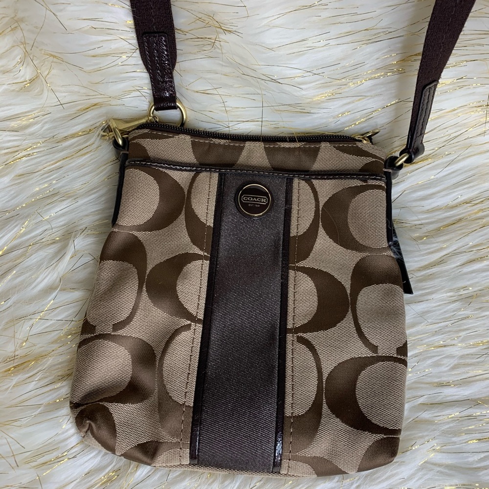 Coach Signature Swingpack Crossbody